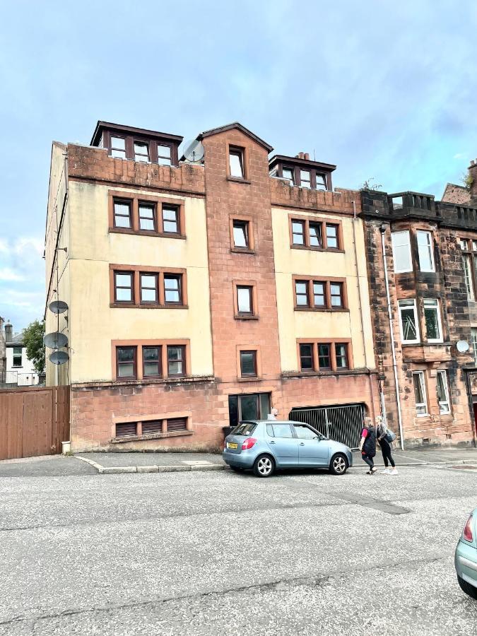 Modern 2 Bed Flat, Private Parking & Sec Entry Apartment Gourock Exterior photo