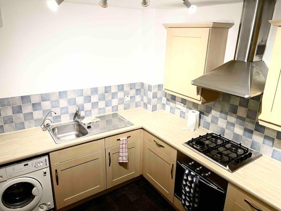 Modern 2 Bed Flat, Private Parking & Sec Entry Apartment Gourock Exterior photo