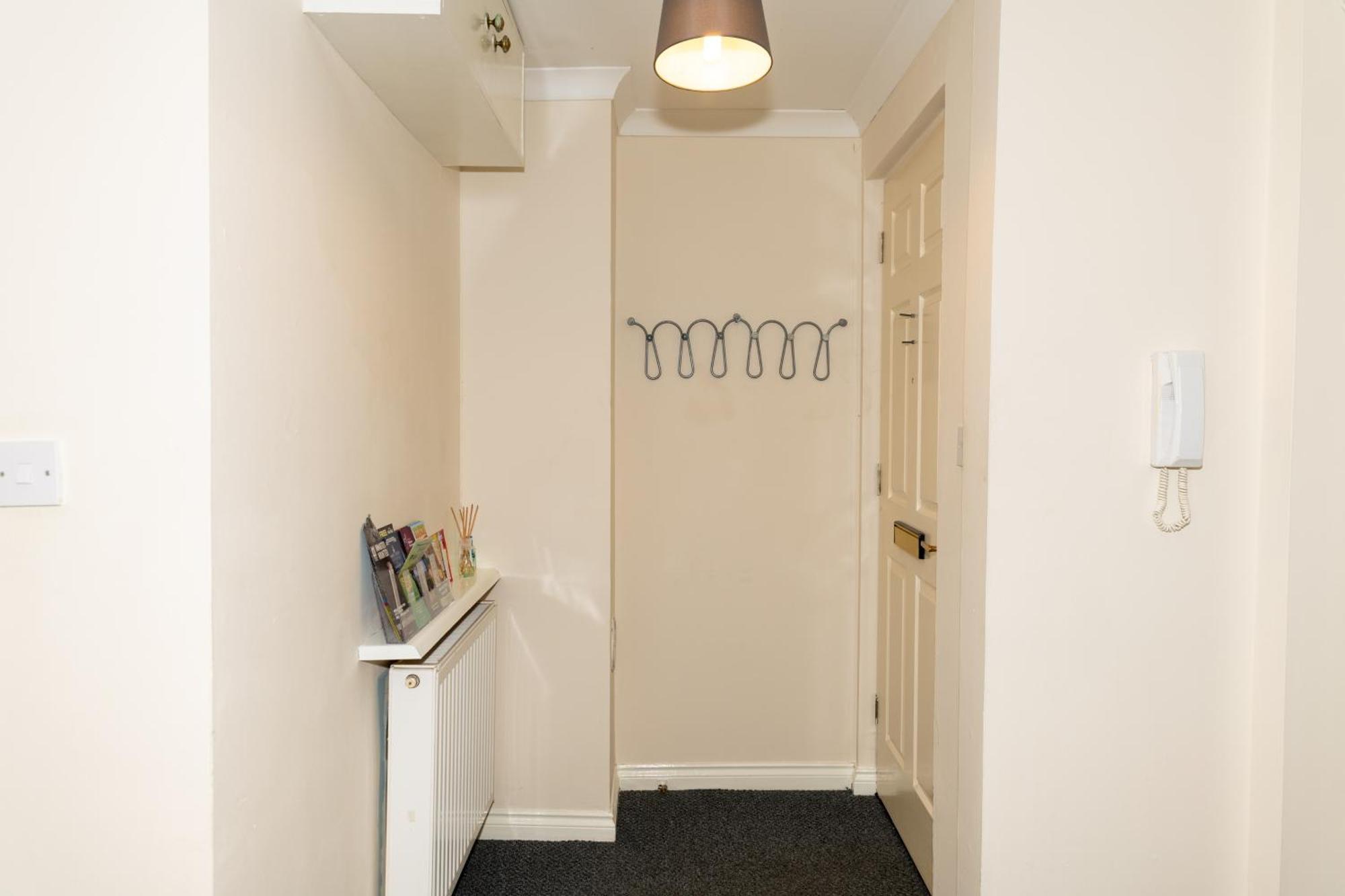 Modern 2 Bed Flat, Private Parking & Sec Entry Apartment Gourock Exterior photo